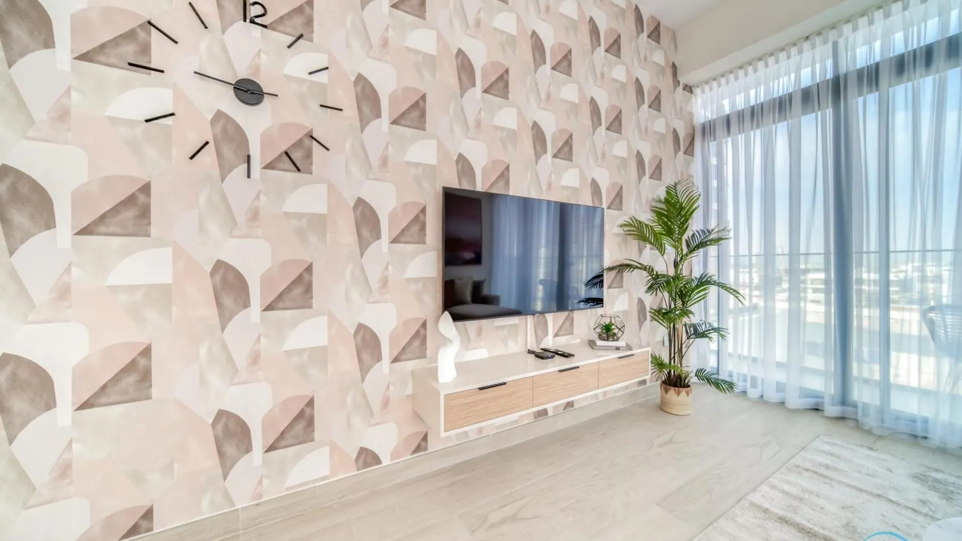 Decent 1Br At Azizi Riviera 17, Al Merkadh By Deluxe Holiday Homes Dubai