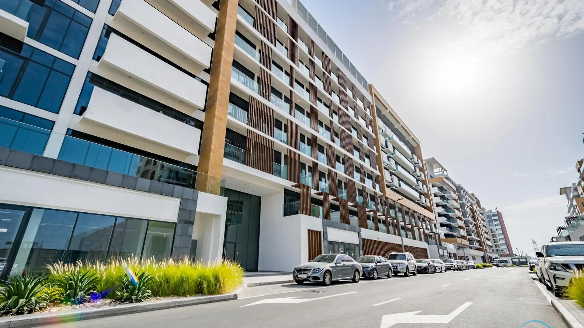 Apartment Decent 1Br At Azizi Riviera 17, Al Merkadh By Deluxe Holiday Homes Dubai