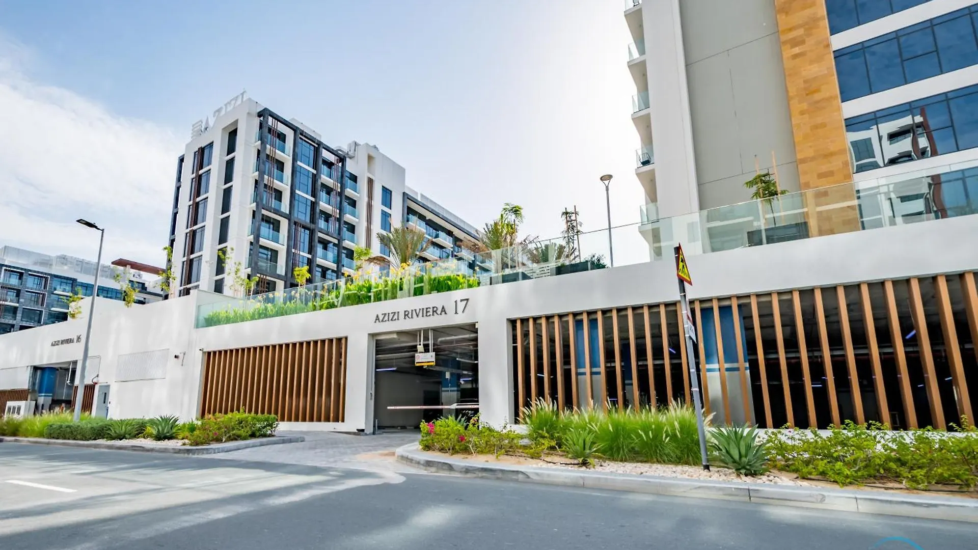 Decent 1Br At Azizi Riviera 17, Al Merkadh By Deluxe Holiday Homes Dubai