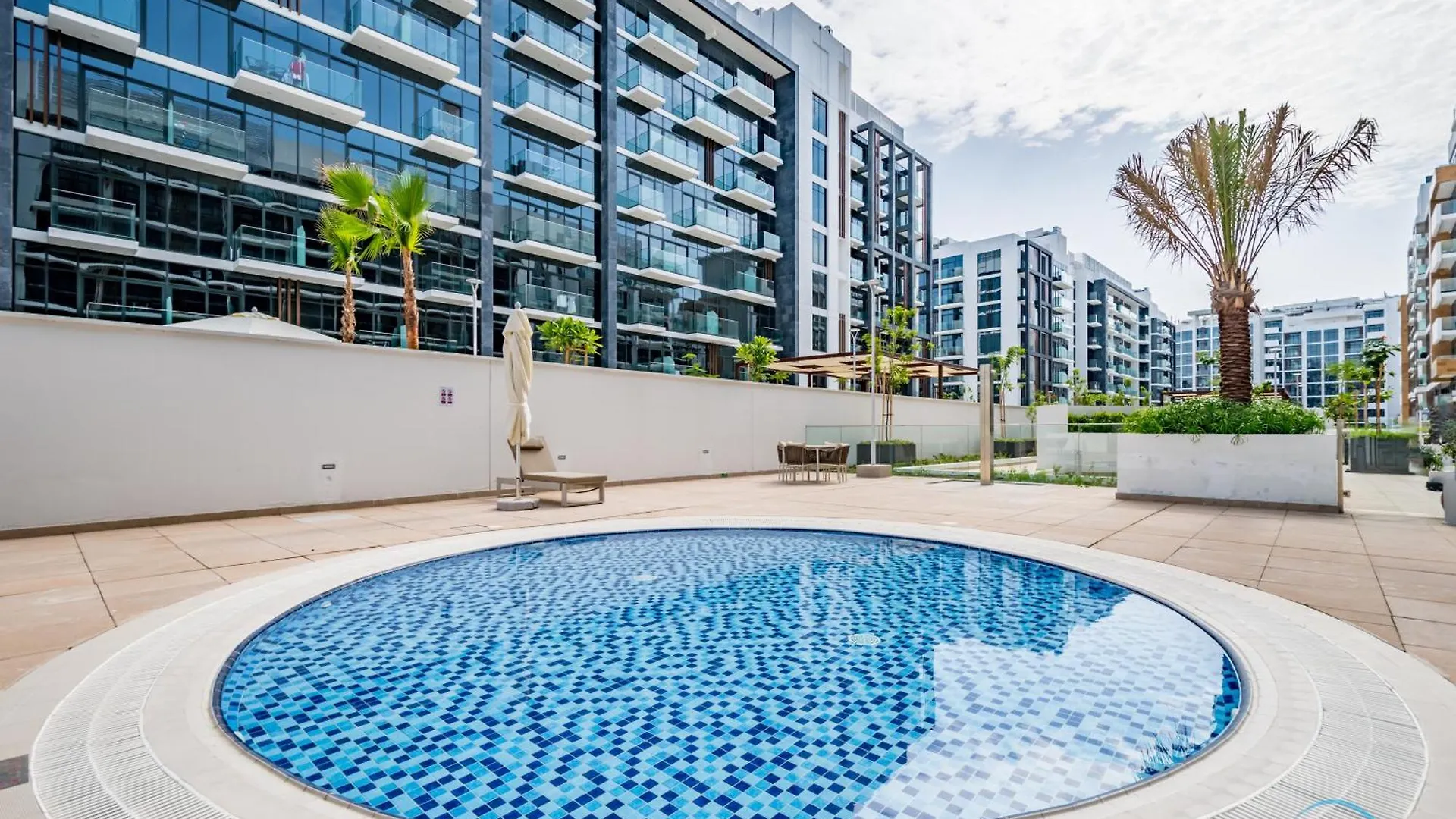 Decent 1Br At Azizi Riviera 17, Al Merkadh By Deluxe Holiday Homes Dubai 0*,